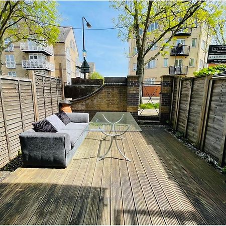 Up To 3 People, Room In A Share House With Private Garden Access لندن المظهر الخارجي الصورة