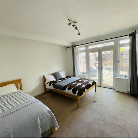 Up To 3 People, Room In A Share House With Private Garden Access لندن المظهر الخارجي الصورة