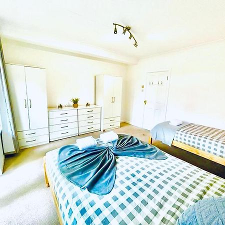Up To 3 People, Room In A Share House With Private Garden Access لندن المظهر الخارجي الصورة