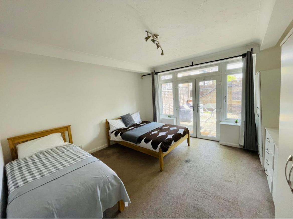 Up To 3 People, Room In A Share House With Private Garden Access لندن المظهر الخارجي الصورة