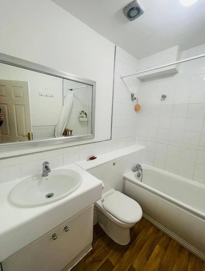 Up To 3 People, Room In A Share House With Private Garden Access لندن المظهر الخارجي الصورة