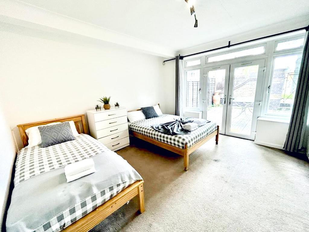 Up To 3 People, Room In A Share House With Private Garden Access لندن المظهر الخارجي الصورة